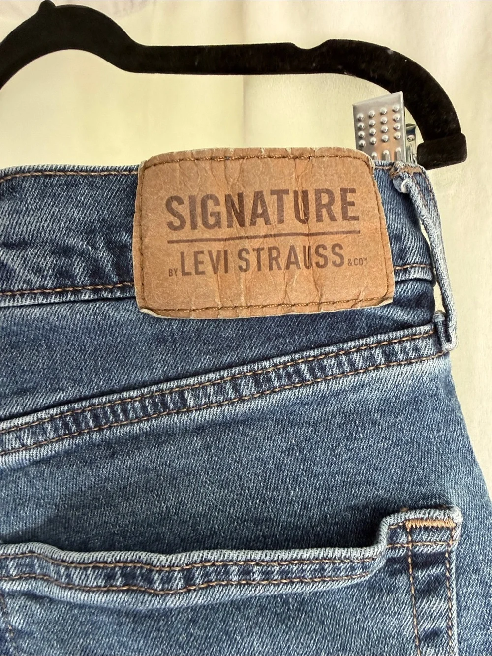 Signature by Levi Strauss Men's Mid-Blue Straight Jeans